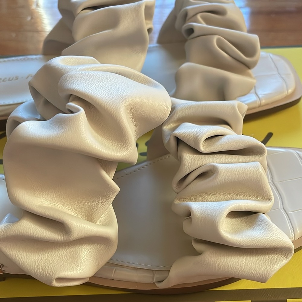 Sandals - Picture 3 of 11